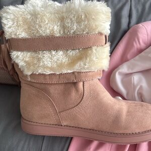 Guess Tan Winter Boots with Cream Fur